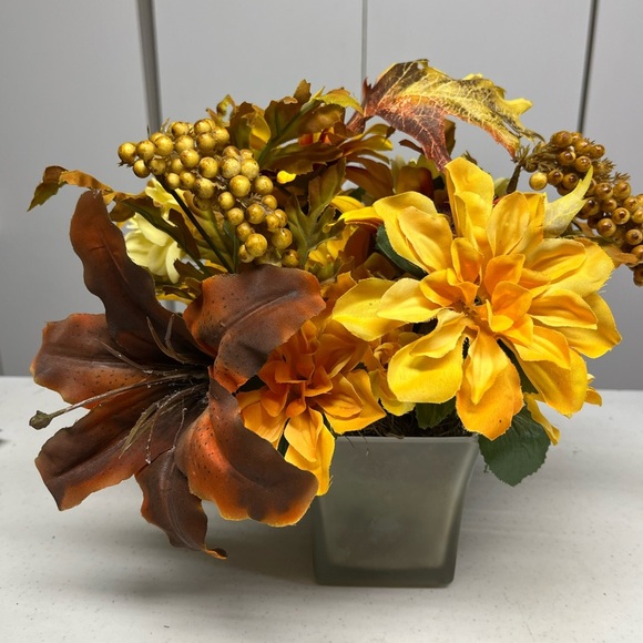 Hand Crafted Autumn Floral Arrangement in Glass Vase - Picture 3 of 5